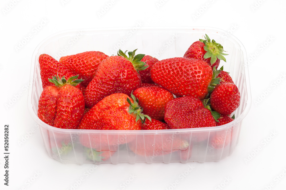 Erdbeeren in Plastikschale Erdbeeren in Plastikschale