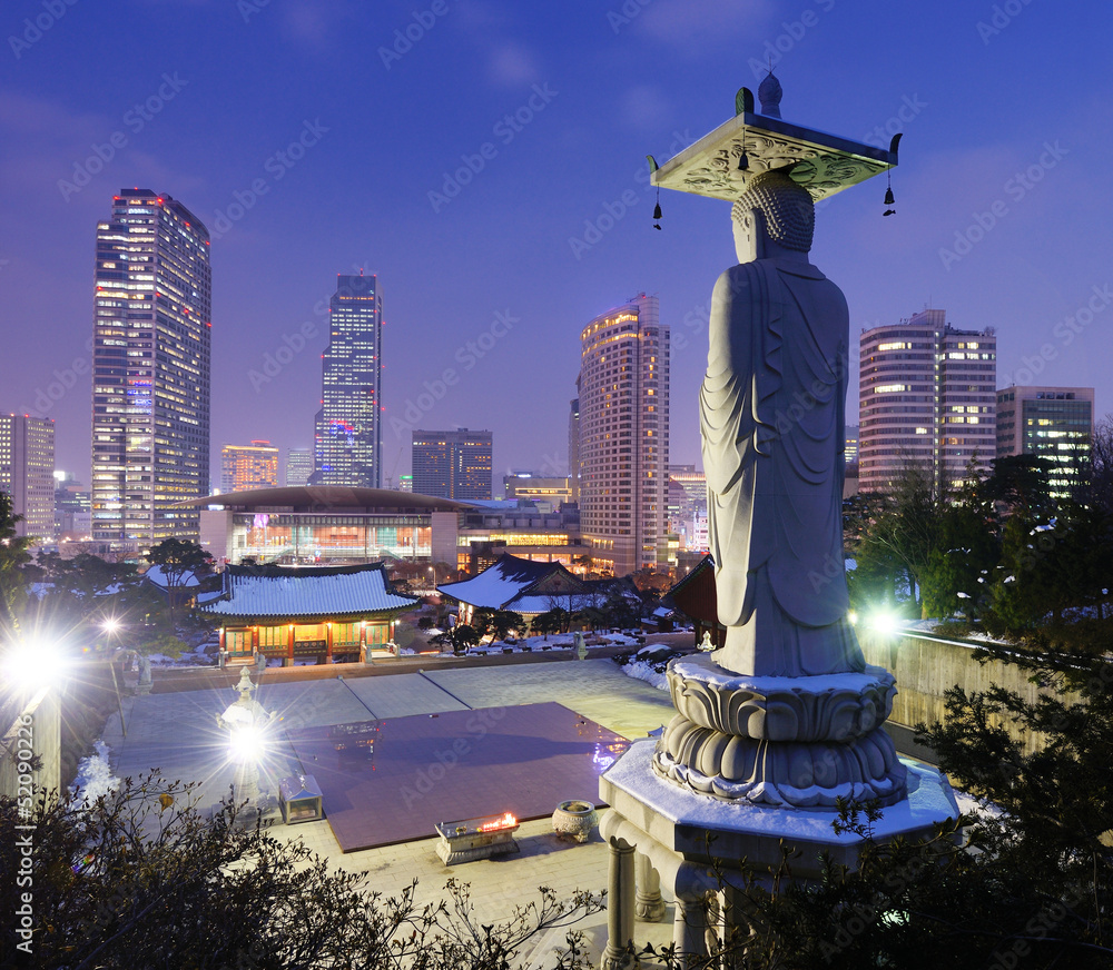 Naklejka premium Seul, Korea Południowa w świątyni Bongeunsa