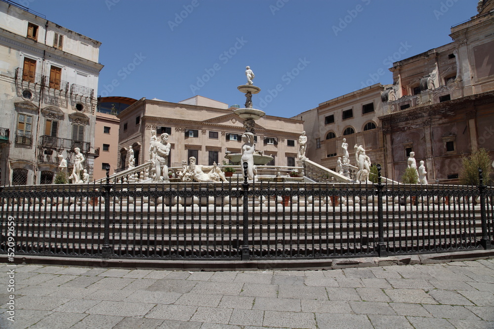Palermo, Fontana Pretoria o Fontana della Vergogna