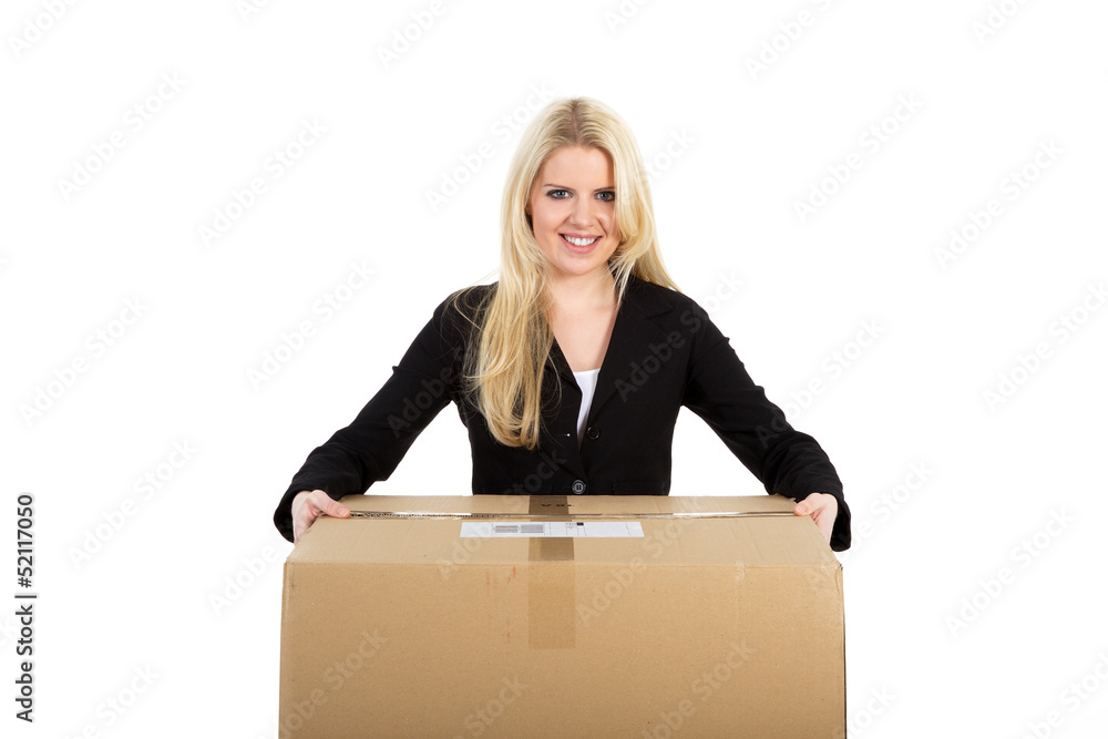 Frau liefert riesiges Paket lachend Porträt Frau liefert riesiges Paket lachend Porträt