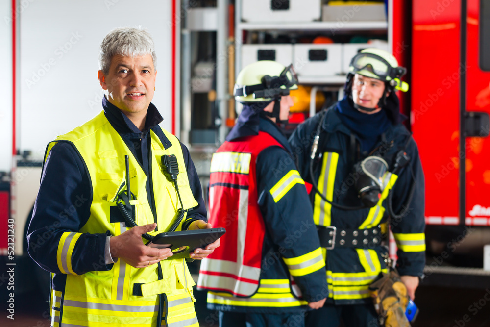 Feuerwehr - Einsatzplanung am Tablet-Computer Feuerwehr - Einsatzplanung am Tablet-Computer