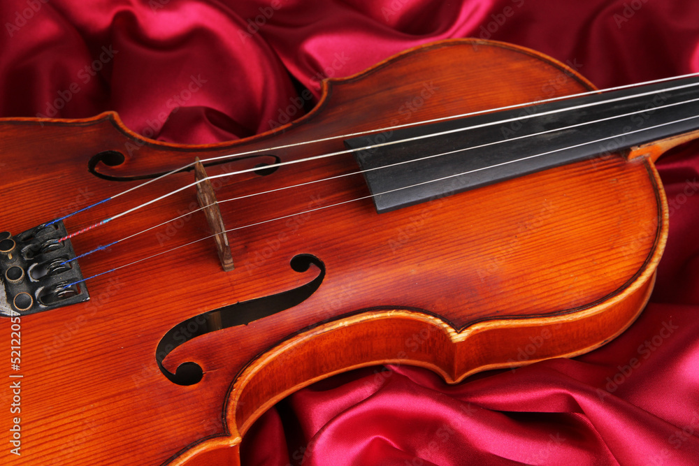 Fototapeta premium Classical violin on fabric background