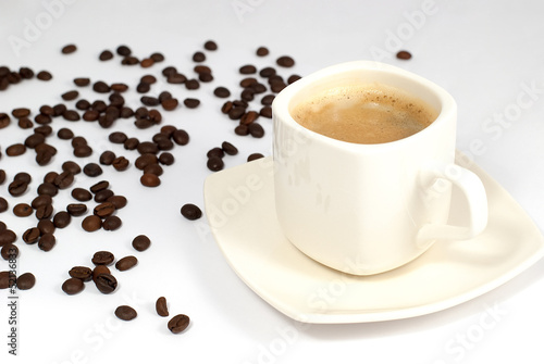 taza de cafe con granos cafetos naturales © DoloresGiraldez
