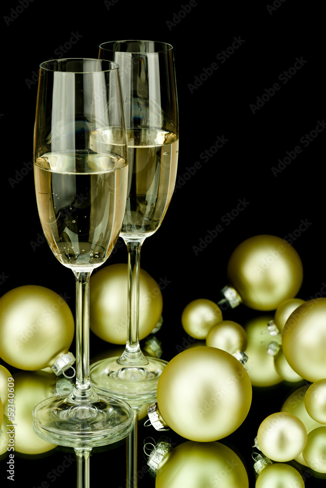 weihnachtsdekoration kugeln und champagner Sekt matt und glänze weihnachtsdekoration kugeln und champagner Sekt matt und glänze