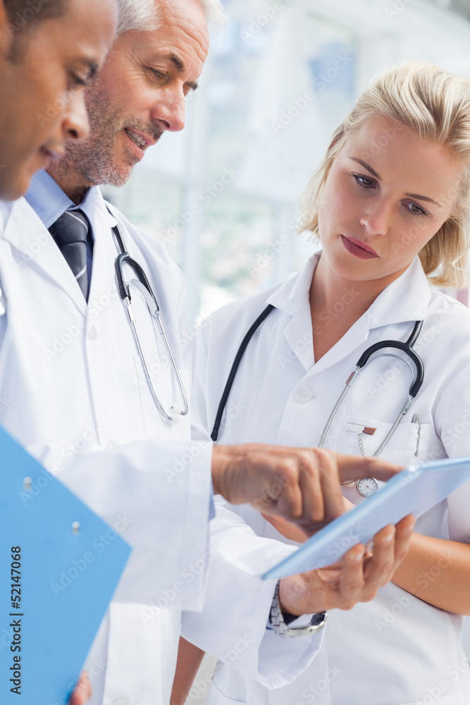 Fototapeta premium Doctor showing something in his tablet