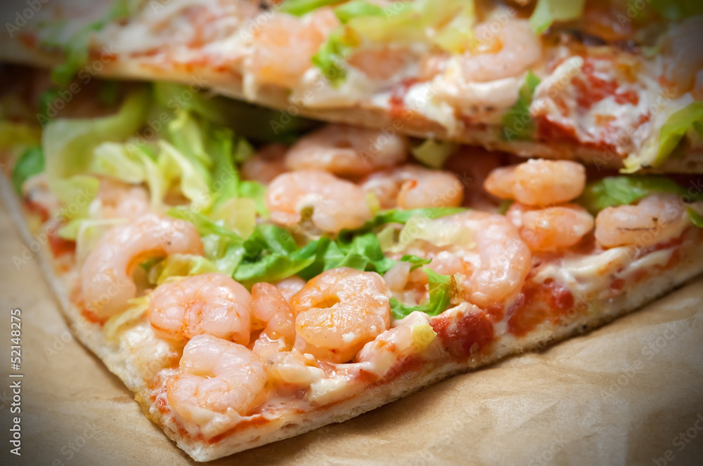 Pizza con gamberetti - Shrimp pizza Pizza con gamberetti - Shrimp pizza