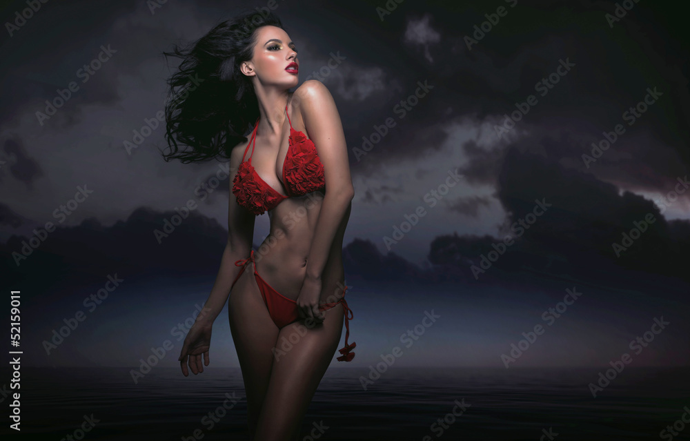 Obraz premium Sexy brunette in dark scenery