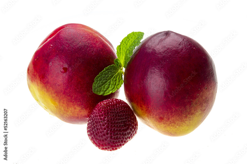 Fototapeta premium Peaches, strawberries and mint