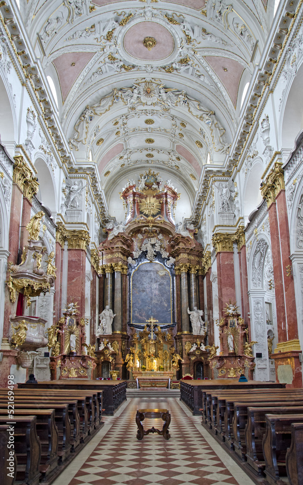 Kirche - Altar (verziehrt)
