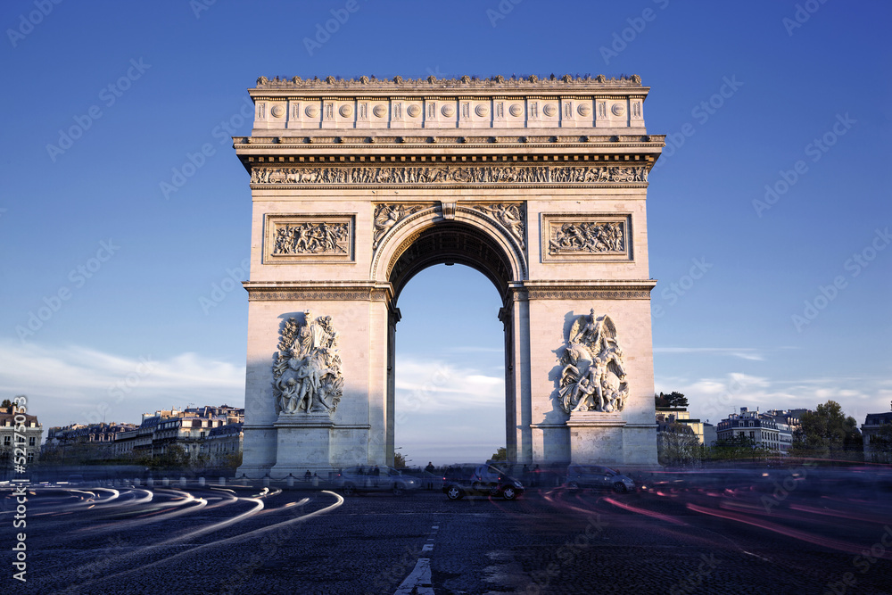 Horizontal view of famous Arc de Triomphe