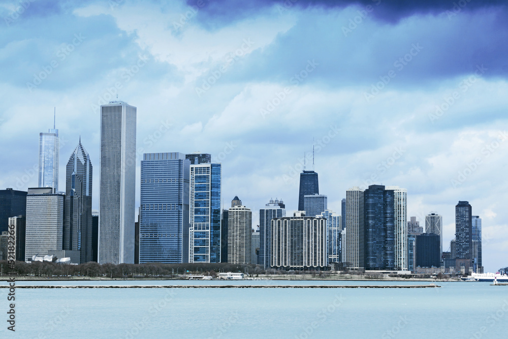 Fototapeta premium Chicago Downtown Z Burzliwym Niebem