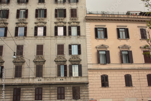 Roma. facciata di immobile urbano