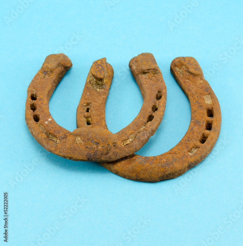 Canvas Print retro rusty pair upturn horseshoes blue background