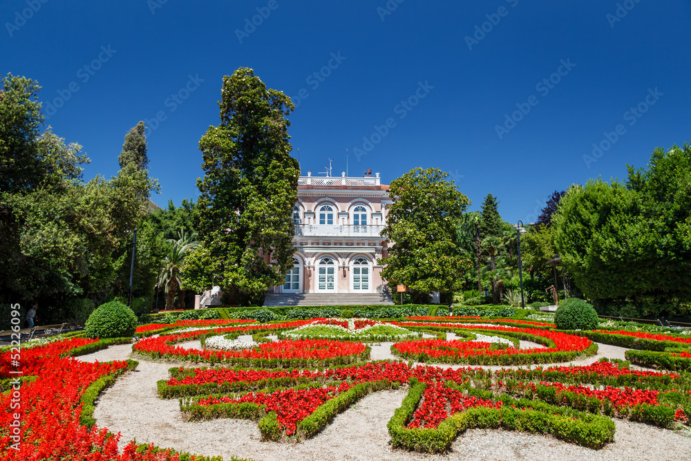 Fototapeta premium Villa Angiolina With a Beautiful Flowerbed Before an Entrance, O
