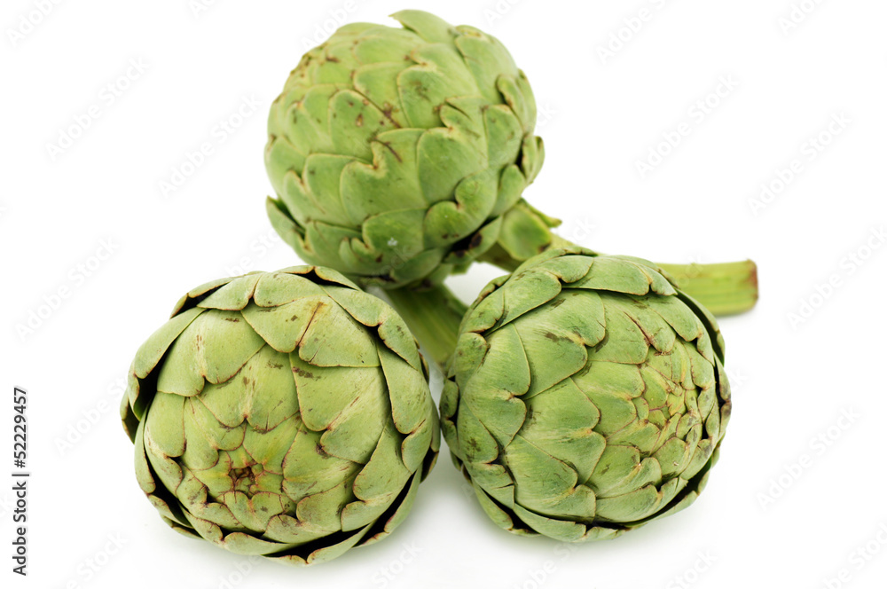 Obraz premium trois artichauts fond blanc vue de dessus
