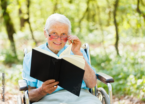 фотографія Storyteller Elderly
