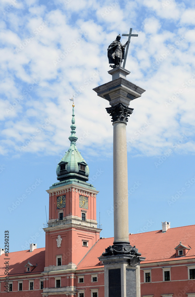 Obraz premium View of Sigmund's Column and Royal Castle in Warsaw, Poland.