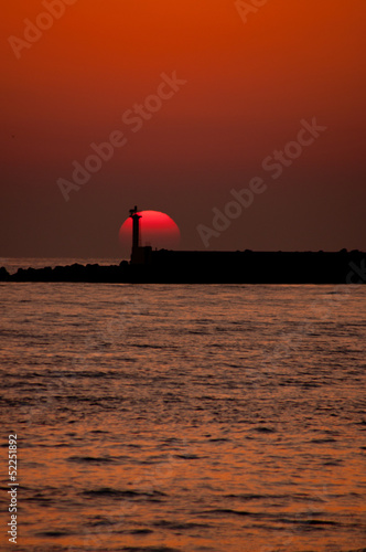 防波堤と夕日