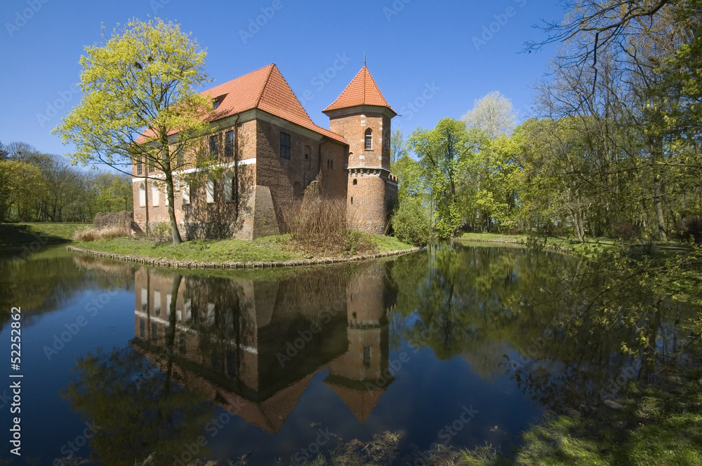 Castle in Oporow