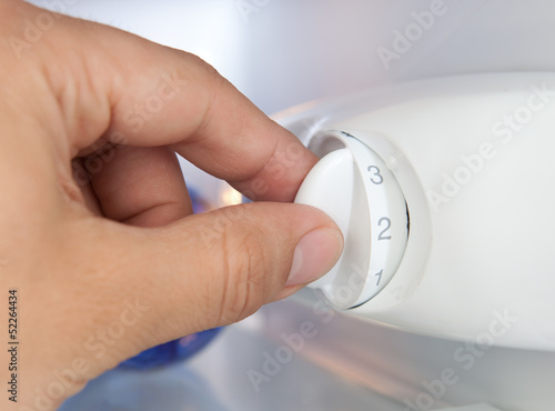 Adjusting refrigerator