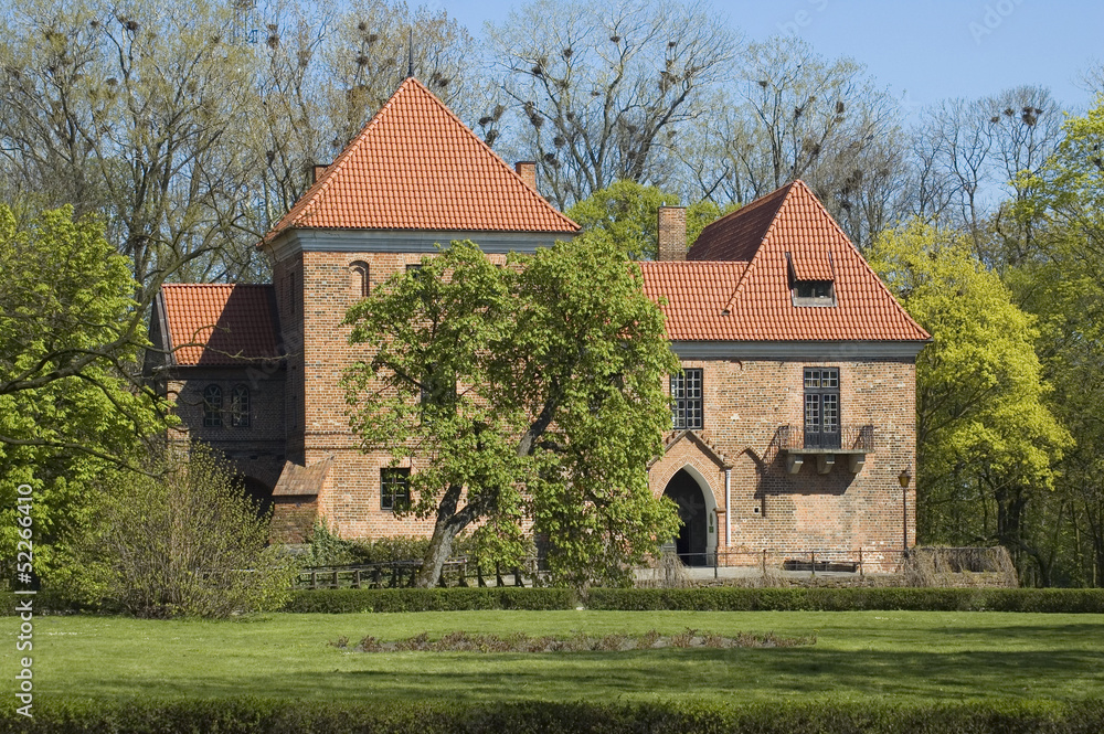 Castle in Oporow