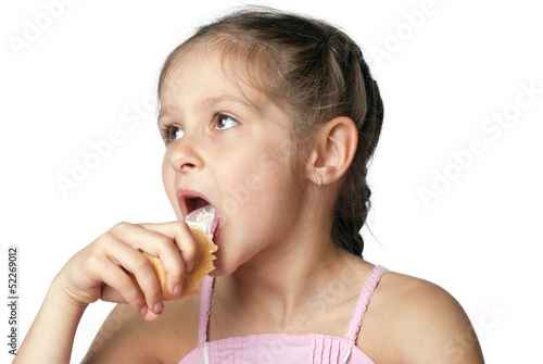 Obraz na płótnie Girl eating ice cream w salonie
