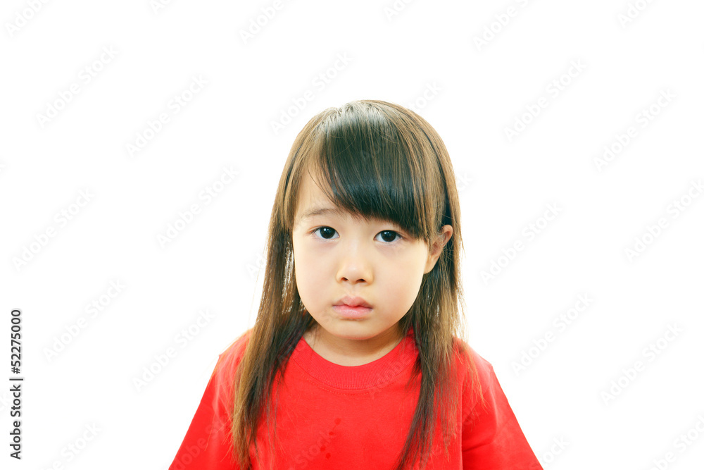困った表情の女の子