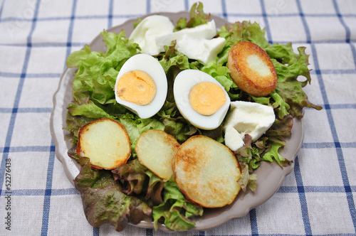 Salat mit Kartoffeln und Ei
