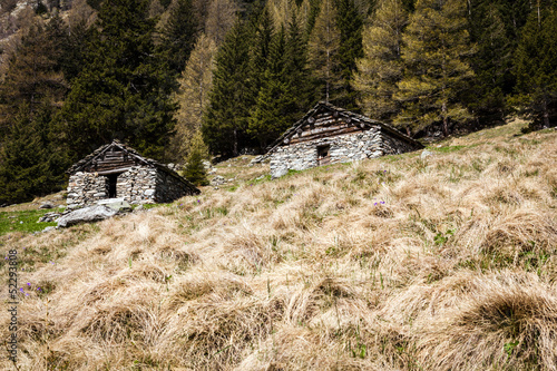 fienili in alta montagna photo