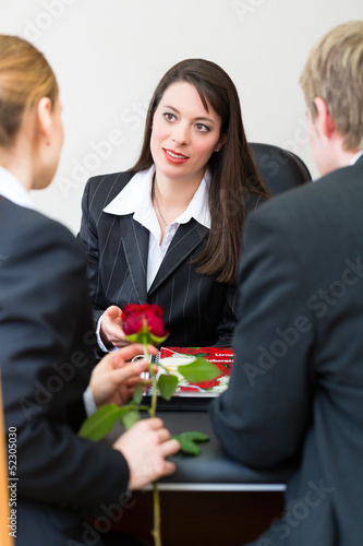 Obraz na plátně mortician with client comforting and advising