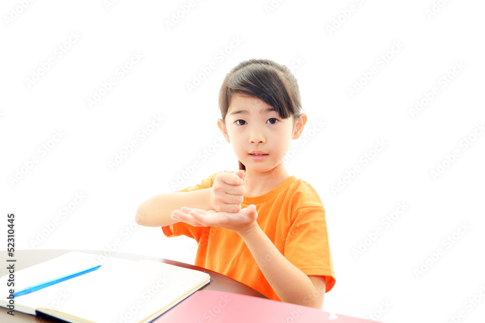勉強に励む女の子 勉強に励む女の子
