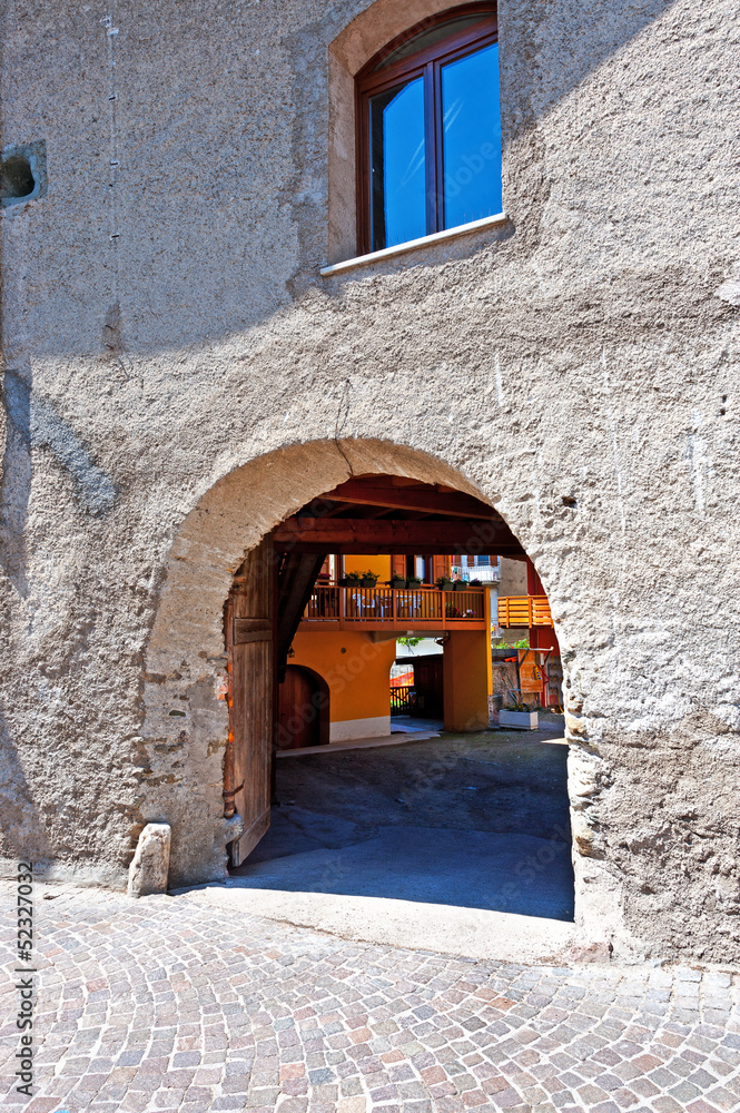 Obraz premium Arched Entrance