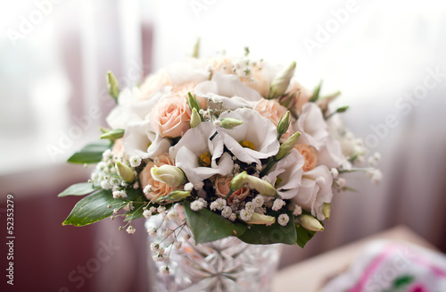 White wedding flowers at the vase
