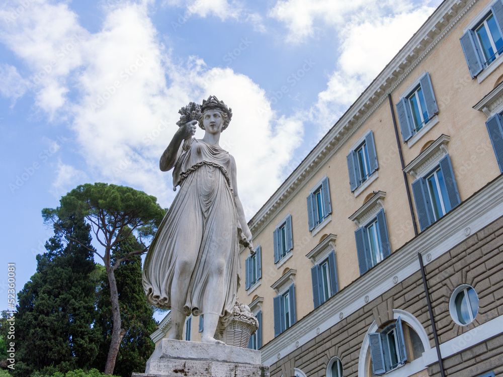 Roma, piazza del Popolo, statua dell'estate