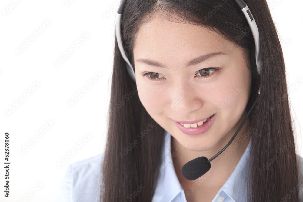 コールセンターの若い女性 コールセンターの若い女性