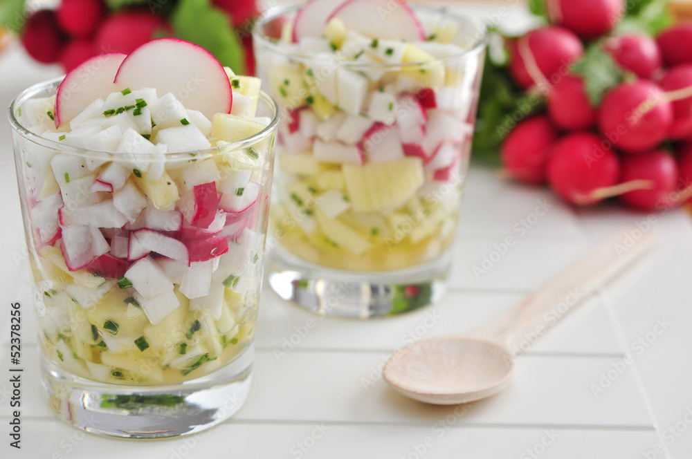 Radieschen Salat im Glas Radieschen Salat im Glas