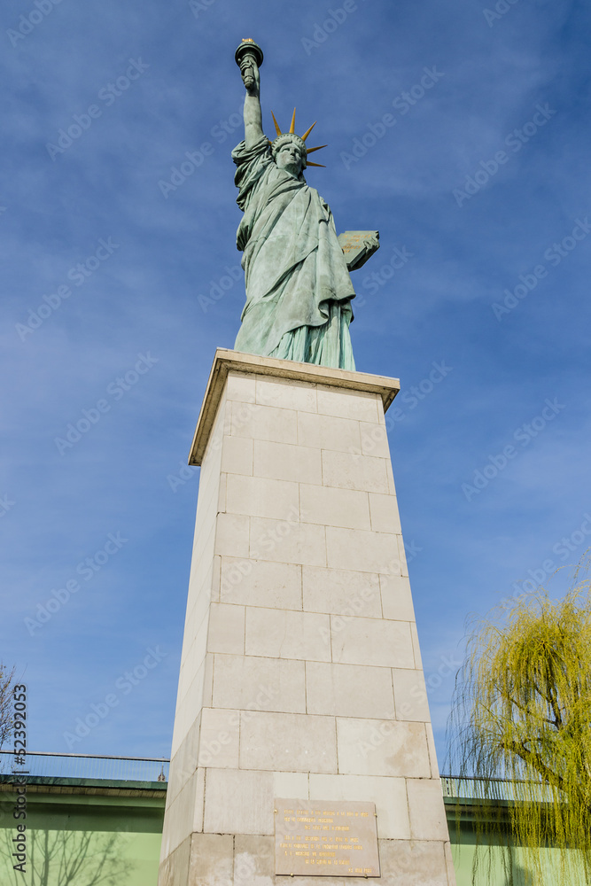 Fototapeta premium Replica of Statue of Liberty (1889) on Swans Isle in Paris