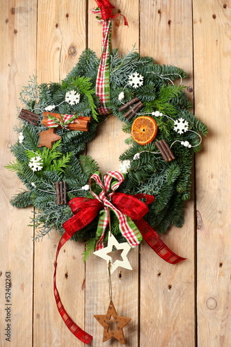 Weihnachtlicher Türkranz