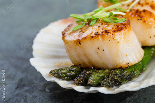 Sauteed scallops on the shell with asparagus photo