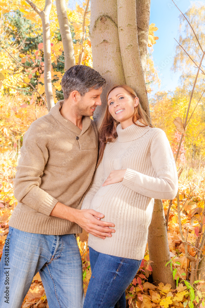 Fototapeta premium pregnant couple woods
