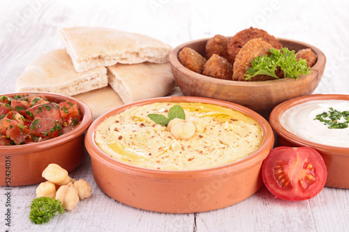 falafel, hummus and bread