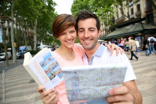 Couple looking at map in La Rambla de Barcelona