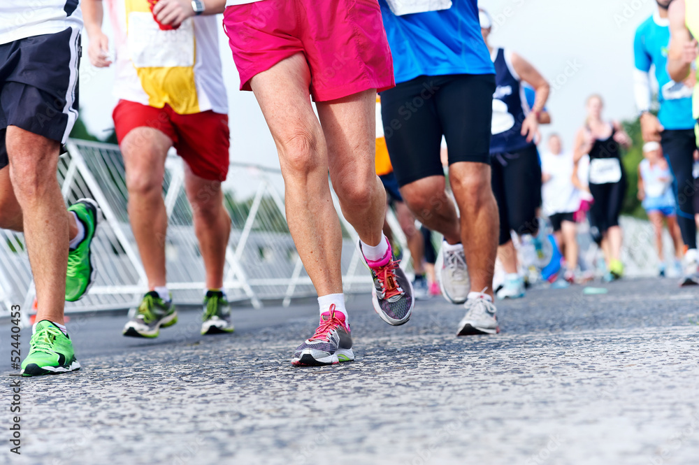 people running marathon