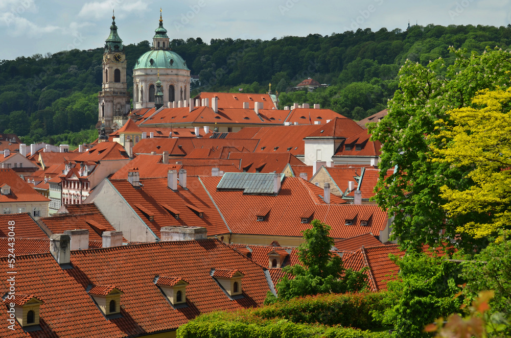 Obraz premium St. Nicolas church above Prague
