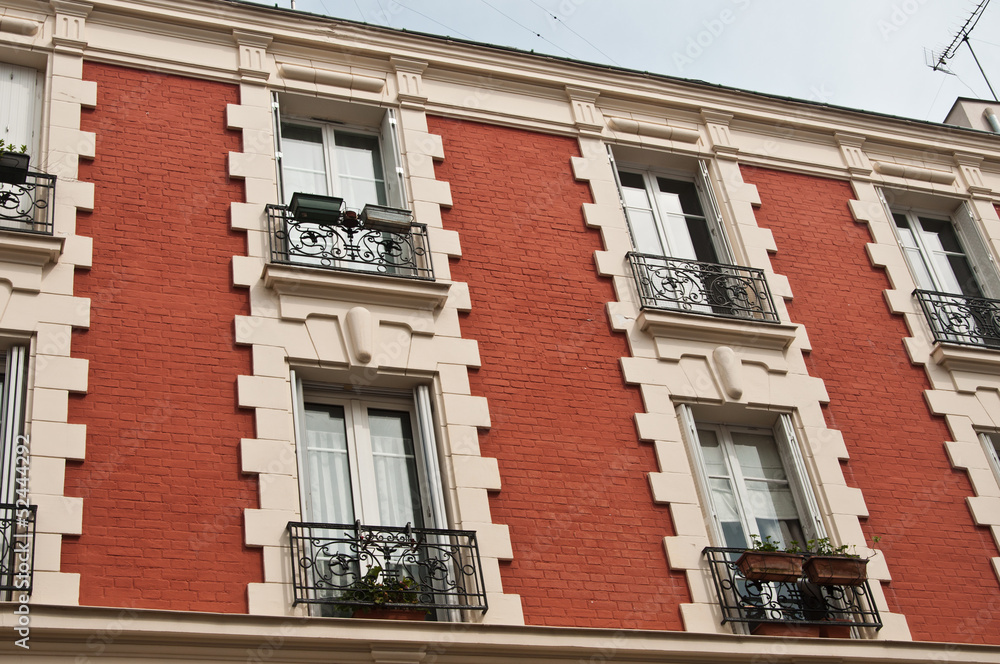 Immeuble parisien en briques rouges Immeuble parisien en briques rouges