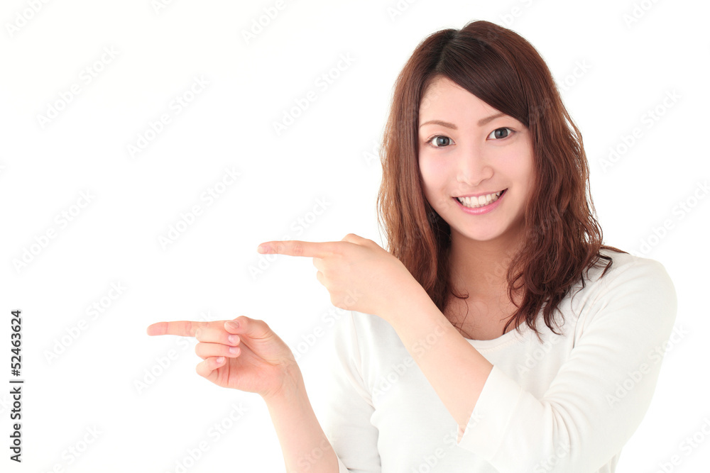 勧める若い女性 勧める若い女性