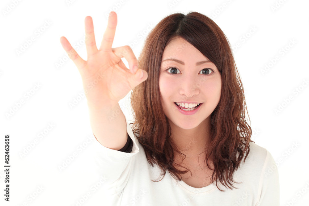 OKする若い女性 OKする若い女性