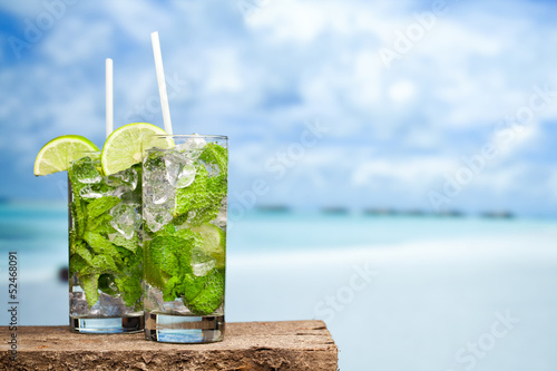 Obraz na plátně Cocktail mojito on beach