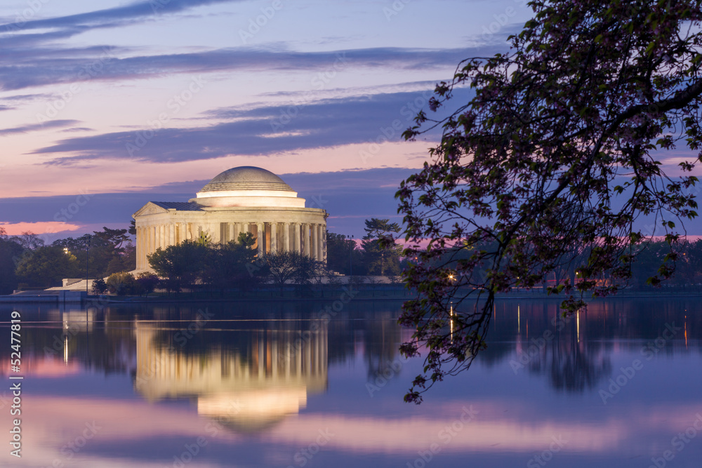 Obraz premium Jefferson Memorial at dawn by Tidal Basin, DC