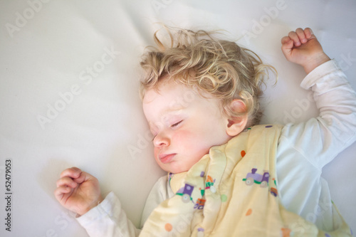 Baby im Schlafsack photo